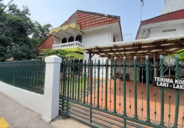 Rumah Kost  strategis @Grogol. LT 562 m2. KT 11