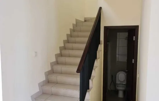 rumah  2 lantai kamar 3 kamar mandi 2