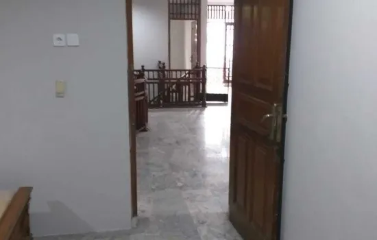 Rumah luas, bagus, LT 320, LB 500, Duri Kepa, Jakarta Barat