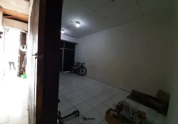 Rumah   3 Kios di depan di daerah strategis Jl. Panjang