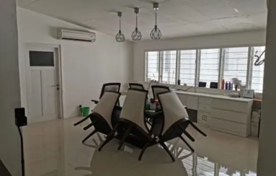 rumah bagus di jl cilamaya cideng jakpus lt 352m2 , tenang