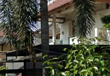 Rumah klasik  LT 200 m2 Lb  325 m2   KT 3 1  lingkungan aman