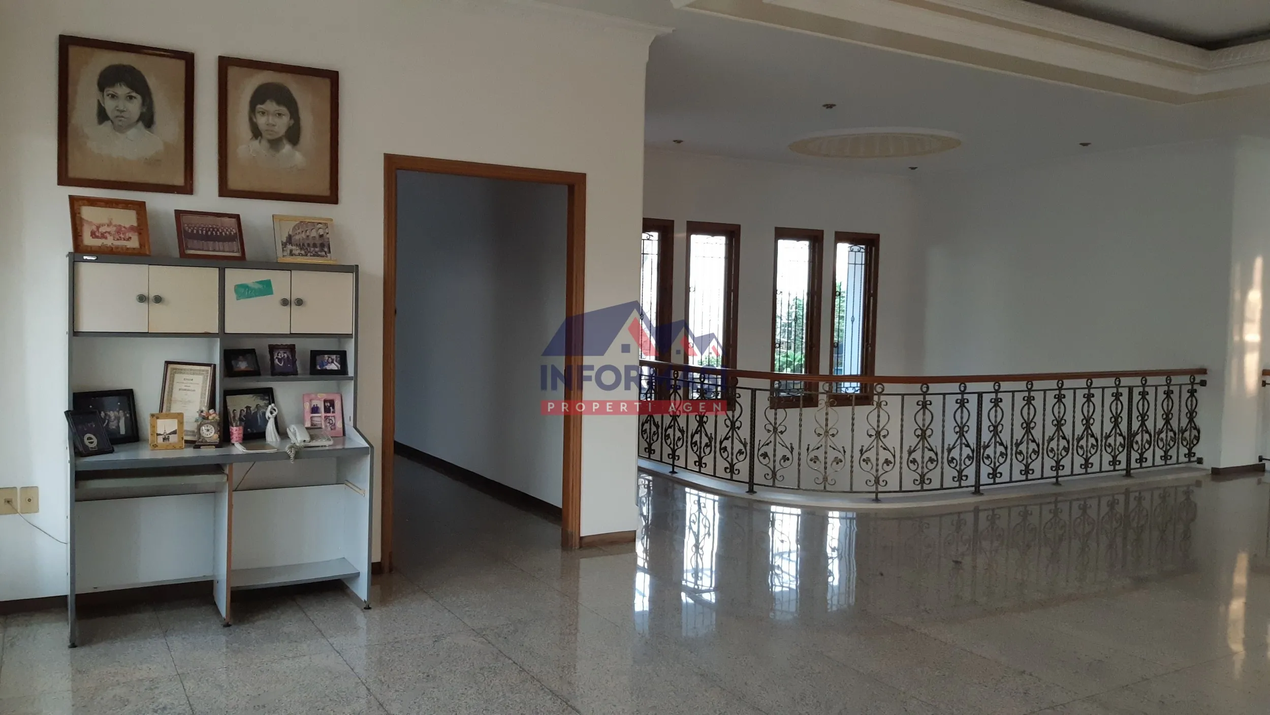 Rumah Jual murah.Lokasi cocok untuk usaha