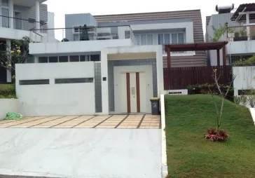 Villa Minimalis dengan kolam renang pribadi