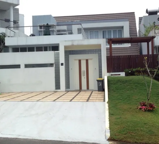 Villa Minimalis dengan kolam renang pribadi