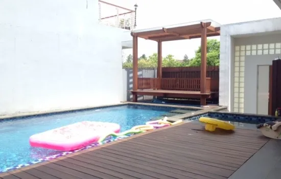 Villa Minimalis dengan kolam renang pribadi