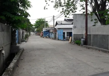 Dijual tanah berikut bangunan ex bengkel.