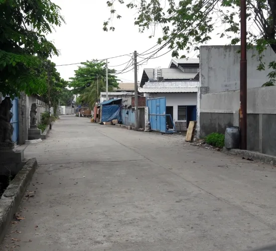 Dijual tanah berikut bangunan ex bengkel.