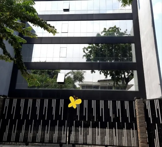 Gedung kantor baru 7 lantai strategis di area sudirman