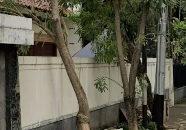 Rumah tua hitung tanah.Lokasi tenang dan strategis