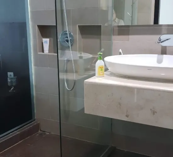 Apartment one 8  bagus Luas b 105 m2  2 BR full furnih