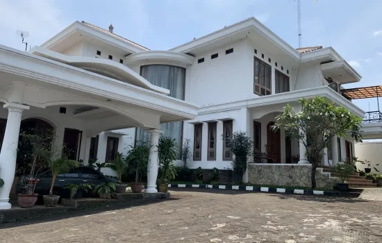 Rumah Pinggir Jalan Raya TB Simatupang Luas 1420 m