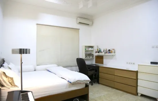 Rumah  area Menteng bisa utk usaha dan tempat tinggal
