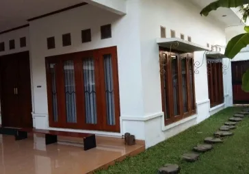 Rumah mewah dengan kolam renang, Cinere