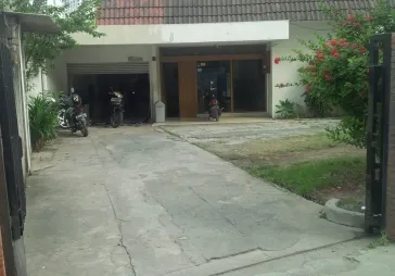 Rumah jalan karet sawah, lokasi strategis dekat sudirman