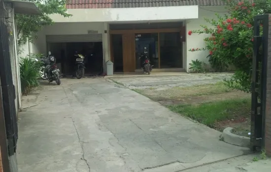 Rumah jalan karet sawah, lokasi strategis dekat sudirman