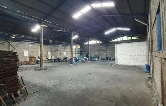 Gudang siap pakai letak strategis