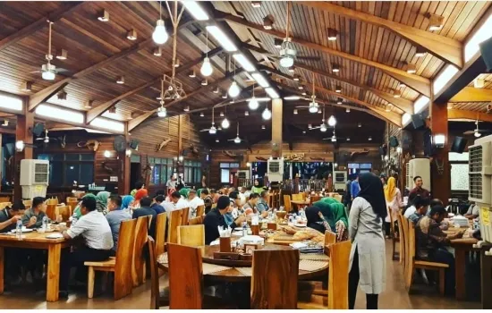 Gedung Restaurant Bisa dipakai Pesta Jalan Pancasila, Padang