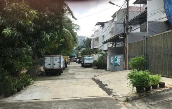 Rumah 3 lt @Duta mas, Jakarta Barat. LT 140 m2. LB 300 m2