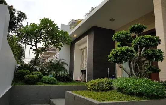 DISEWAKAN RUMAH PONDOK INDAH , LOKASI PRIME , LT 416m2