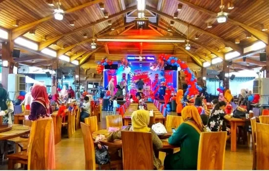 Gedung Restaurant Bisa dipakai Pesta Jalan Pancasila, Padang