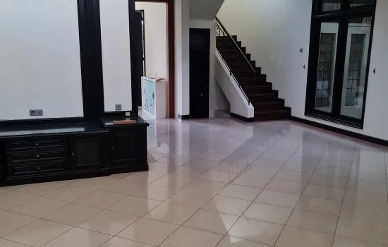 kamar 4 kamarmandi 3  siap huni