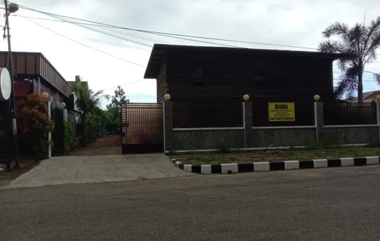 Tanah Jalan Mahakam ,  Padang
