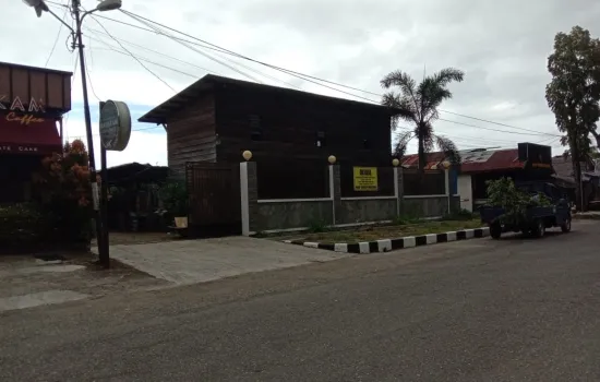 Tanah Jalan Mahakam ,  Padang