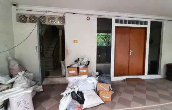 Rumah 3 lt @Duta mas, Jakarta Barat. LT 140 m2. LB 300 m2