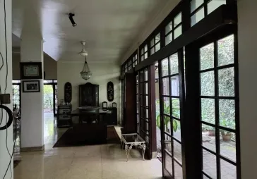 Rumah menteng lokasi bagus