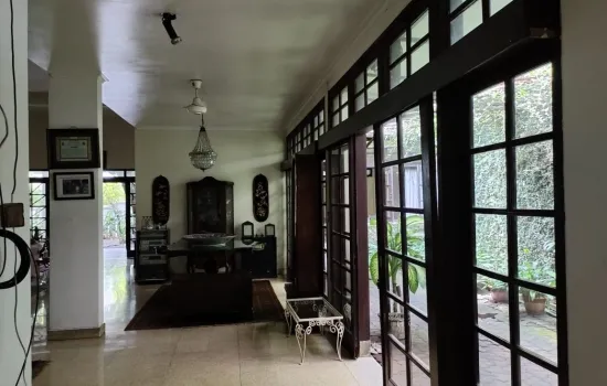 Rumah menteng lokasi bagus