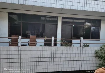 3 lantai lokasi sangat strategis di pinggir jalan besar