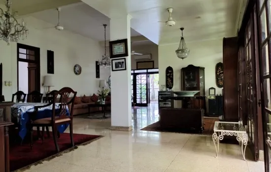 Rumah menteng lokasi bagus