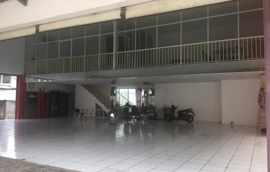 Show Room Mobil di Sunter dijual