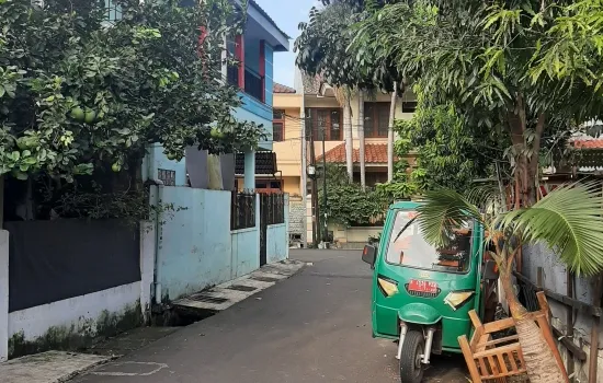 Rumah hoek jl mandala selatan tomang luas 145m