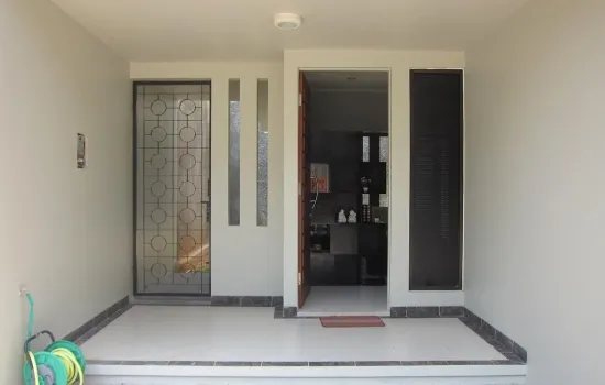 Rumah Tropical Minimalis Jangkrik, Ciganjur dijual