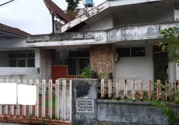 Rumah tua  luas  150 m2 lokasi strategis