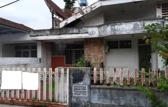 Rumah tua  luas  150 m2 lokasi strategis