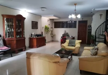 Jarang ada lokasi top hadap selatan  Rumah 1½ lantai