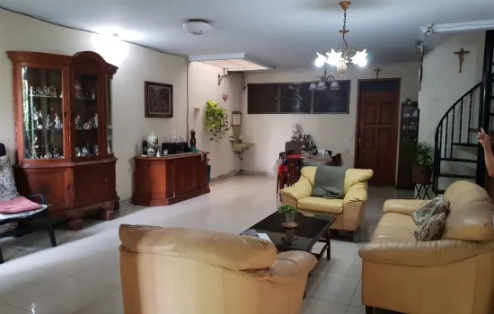 Jarang ada lokasi top hadap selatan  Rumah 1½ lantai