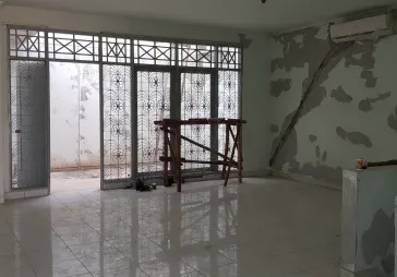 Rumah baru renovasi. Taman Villa Meruya. 3KT 1.  Luas 220 m2