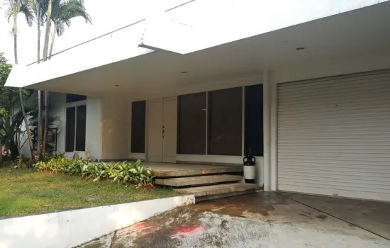 Rumah tua hitung tanah di Simprug