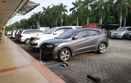 Ruko 2 Gandeng 3 Lantai Hadap Tol Siap Usaha