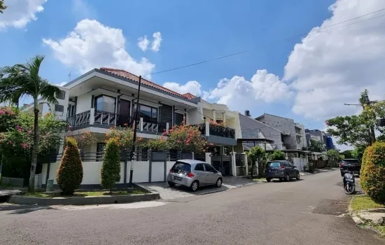 Rumah minimalis s Lt  246 m2 LB 330m2  siap huni