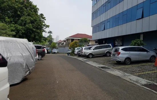 Kedoya Elok Plaza 4 lt  lokasi boulevard utama parkir luas