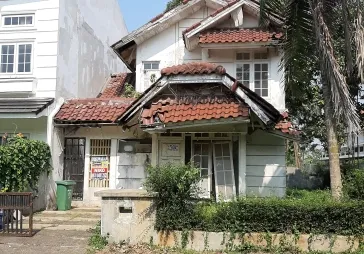 Rmh lama 2lt hitung tanah lippo karawaci hoek 273m