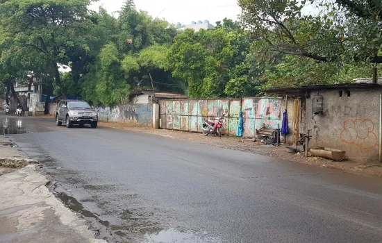 Tanah jalan Raden saleh. 1665 m2.