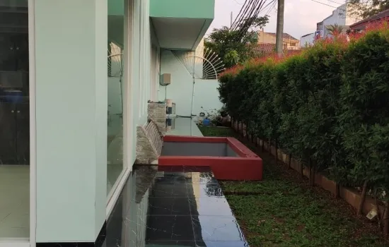Rumah 2 lantai 3 kt 2 km 1 kp  bangunan sendiri