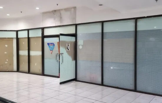 Gedung komersial bisa untuk kantor atau usaha