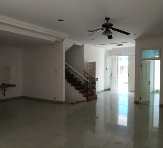 Rumah 2 lantai Puri Kencana